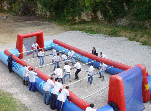 Activité – Baby-foot humain Babyfoot humain pour un enterrement vie célibataire