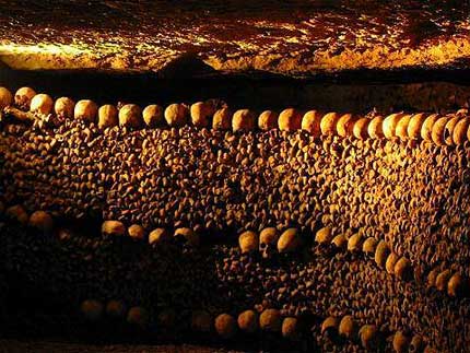 Activité – Visite de catacombes Réaliser l'enterrement de vie de célibataire des mariés en vous rendant dans les catacombes de Paris