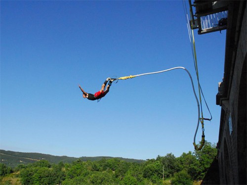 Activité – saut à l’élastique Saut à l'élastique pour une fin de célibataire au goût d'adrénaline